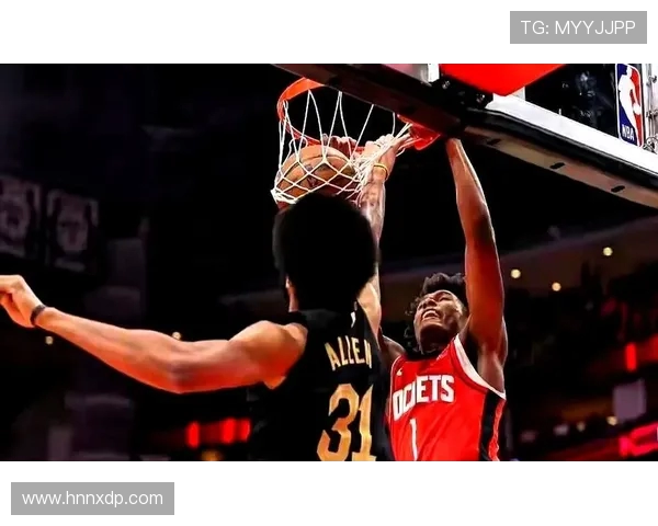 火箭队比赛录像回放中骑士对决的精彩片段